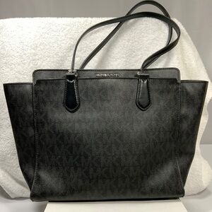 Michael Kors Signature Dee Dee Tote